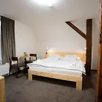 Zámecká Konírna A Restaurace Szálloda 3*