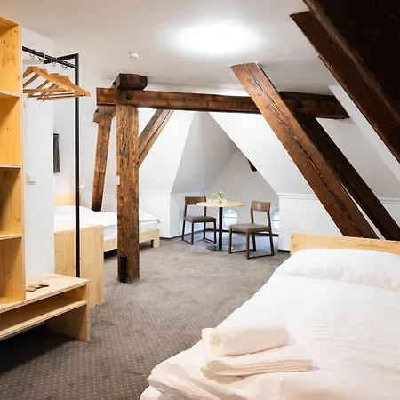 Hotel Zámecká Konírna A Restaurace Liberec