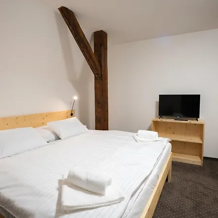 Zámecká Konírna A Restaurace 3* Liberec