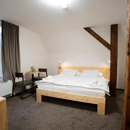 Zámecká Konírna A Restaurace Hotel 3*